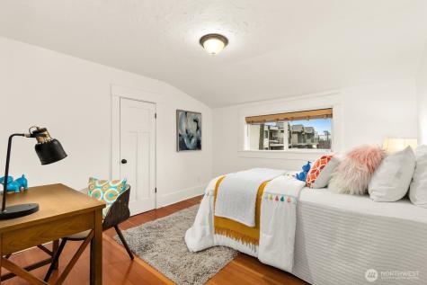 4207 SW Manning Street Seattle WA 98116