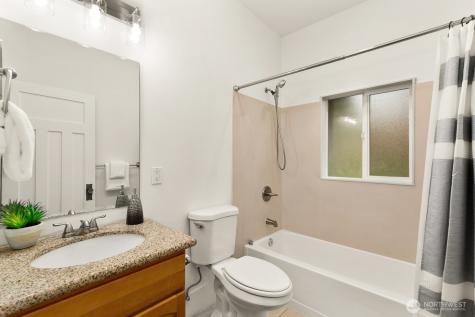 4207 SW Manning Street Seattle WA 98116