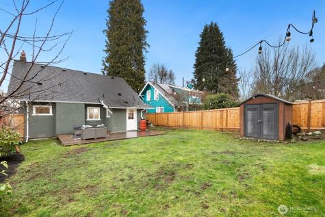 4207 SW Manning Street Seattle WA 98116