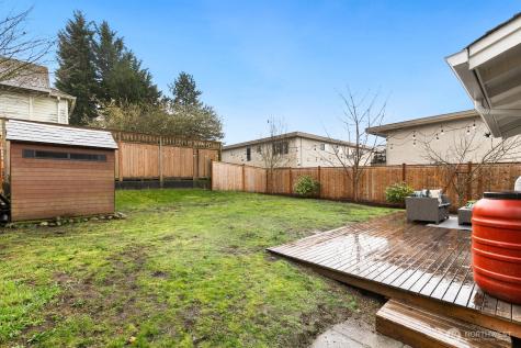4207 SW Manning Street Seattle WA 98116