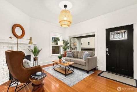4207 SW Manning Street Seattle WA 98116