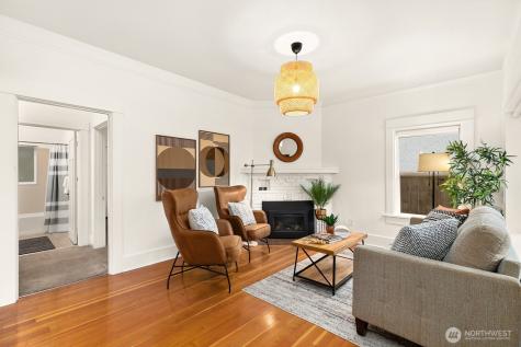 4207 SW Manning Street Seattle WA 98116