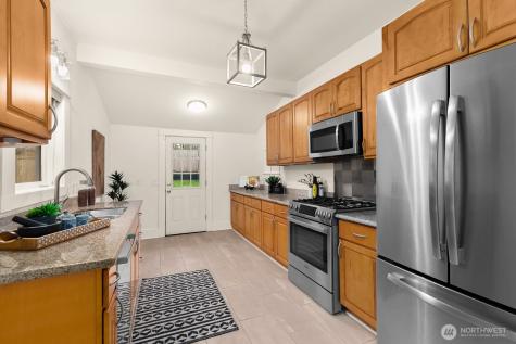 4207 SW Manning Street Seattle WA 98116