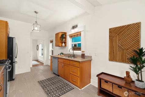 4207 SW Manning Street Seattle WA 98116