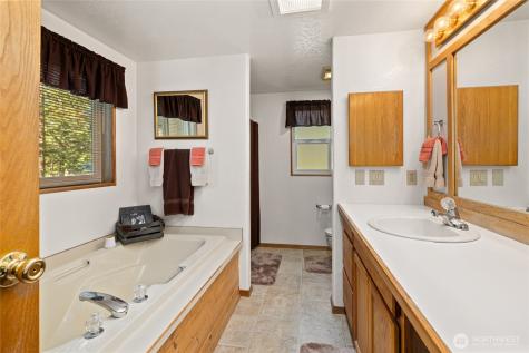 6160 Upper Peoh Point Road Cle Elum WA 98922