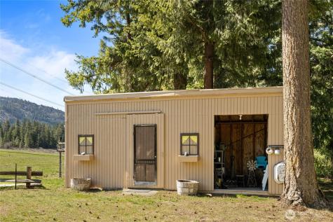 6160 Upper Peoh Point Road Cle Elum WA 98922
