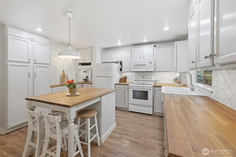 8613 Foster Grove Court NE Bremerton WA 98311