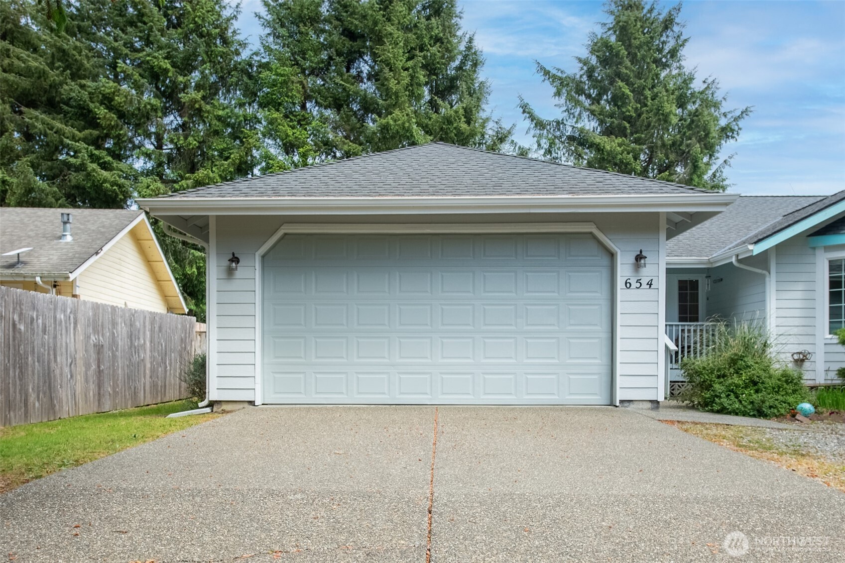 654 Woodland Loop NE Ocean Shores WA 98569