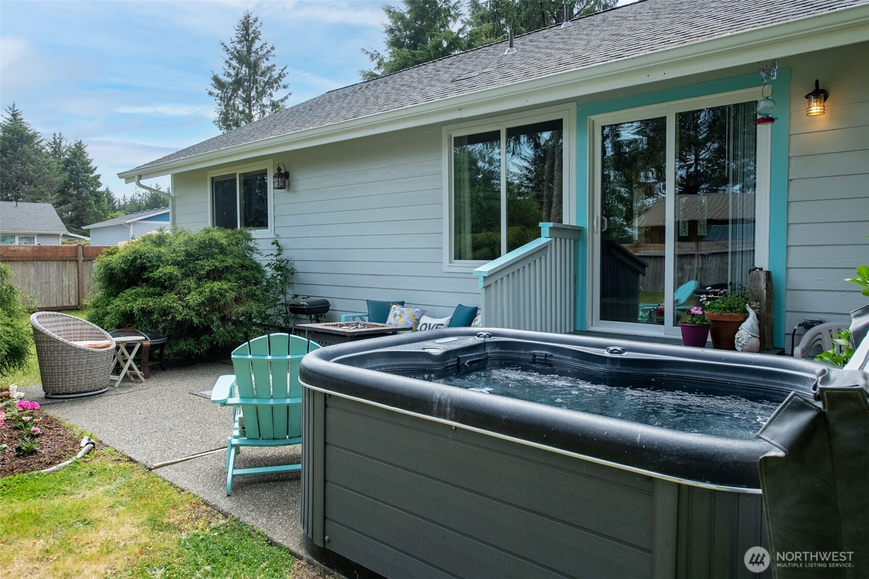 654 Woodland Loop NE Ocean Shores WA 98569