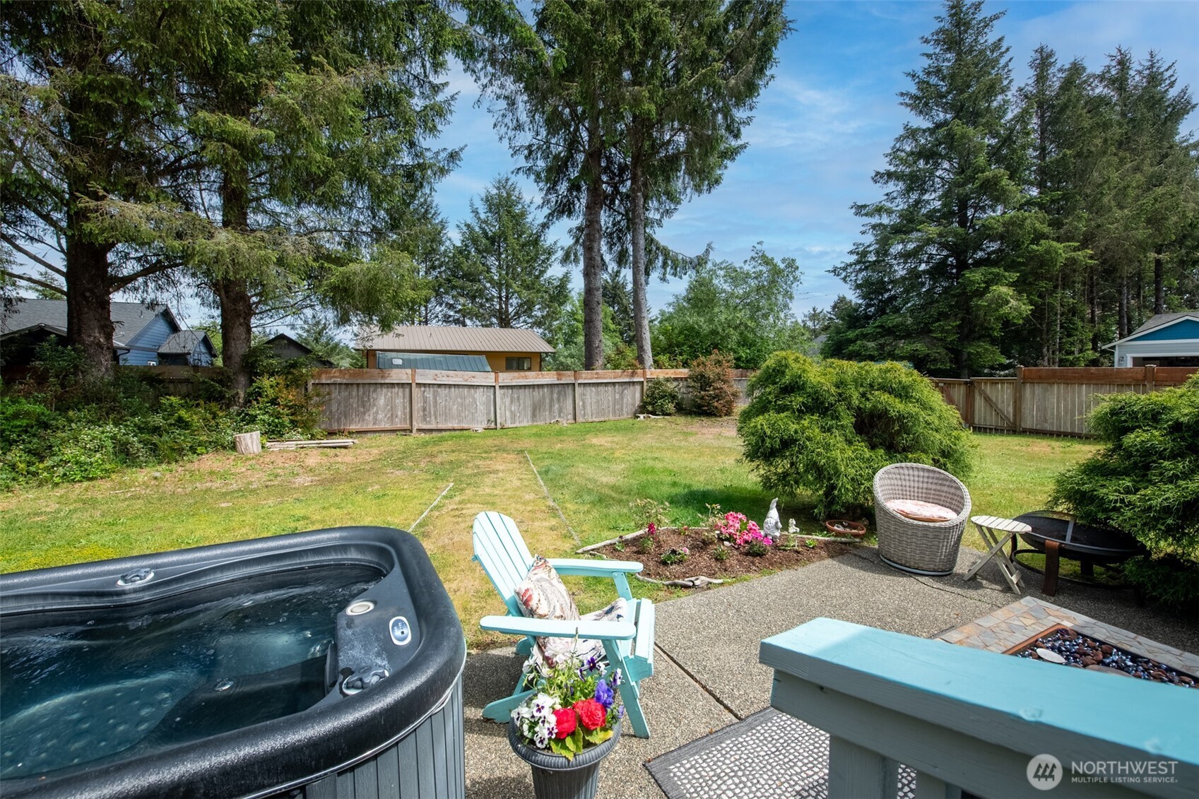 654 Woodland Loop NE Ocean Shores WA 98569