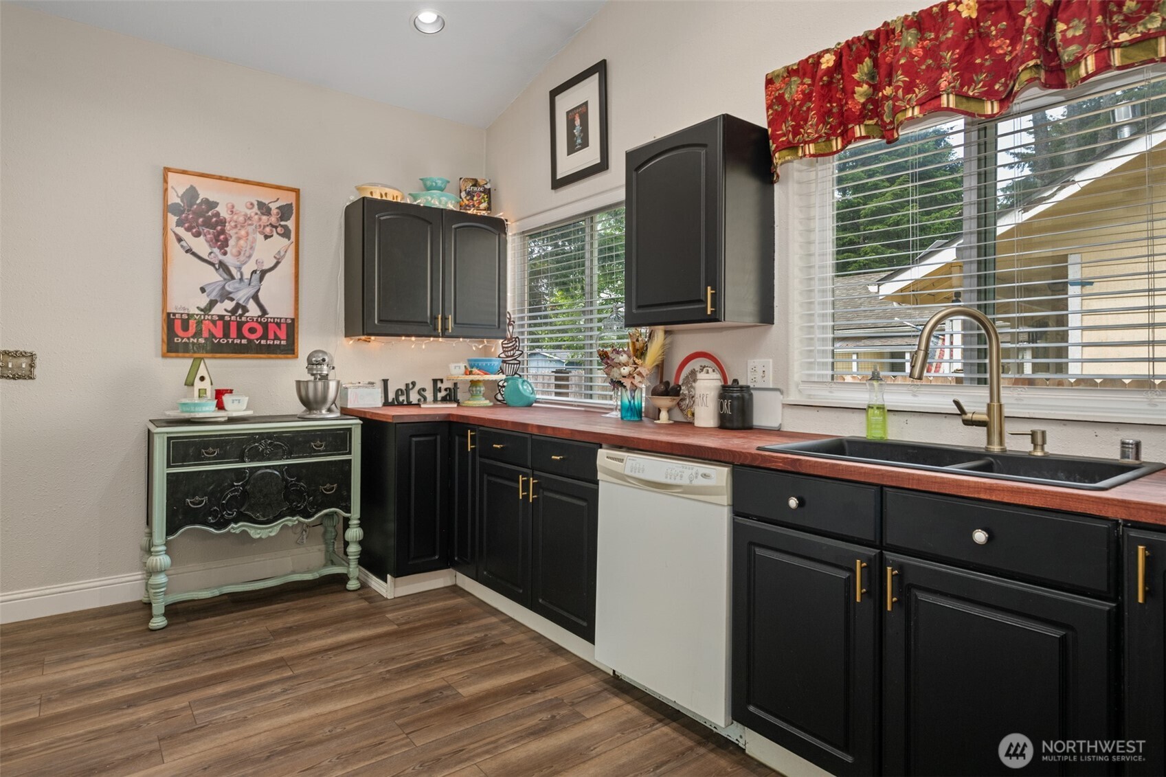 654 Woodland Loop NE Ocean Shores WA 98569