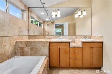 738 N 185th Street Shoreline WA 98133