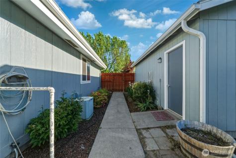 1655 SE Hickory Court College Place WA 99324