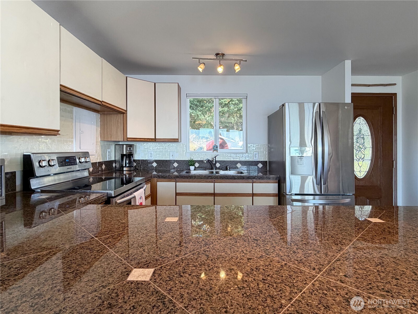 46 G Mukilteo Way Hat Island WA 98206