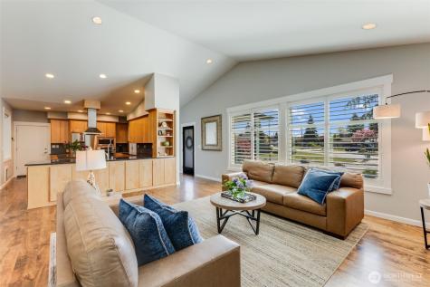 1913 3rd Avenue NW Puyallup WA 98371