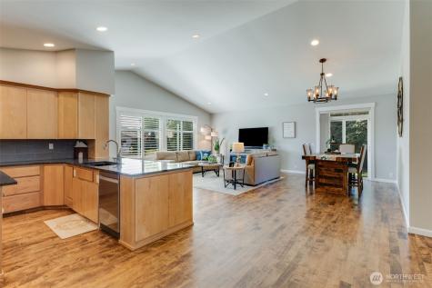 1913 3rd Avenue NW Puyallup WA 98371