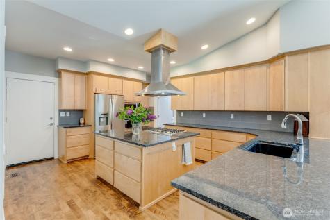 1913 3rd Avenue NW Puyallup WA 98371
