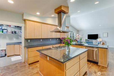 1913 3rd Avenue NW Puyallup WA 98371