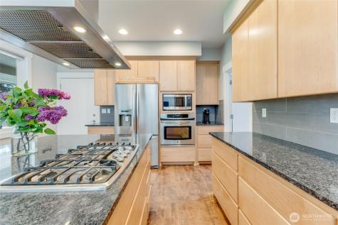 1913 3rd Avenue NW Puyallup WA 98371