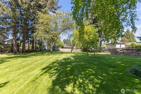 1913 3rd Avenue NW Puyallup WA 98371