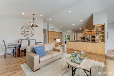 1913 3rd Avenue NW Puyallup WA 98371