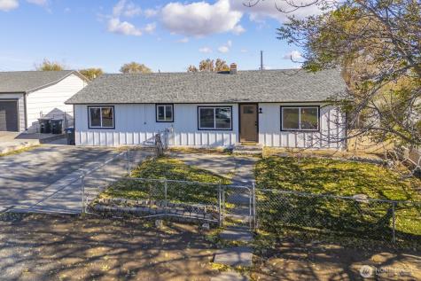 415 N Earl Road Moses Lake WA 98837