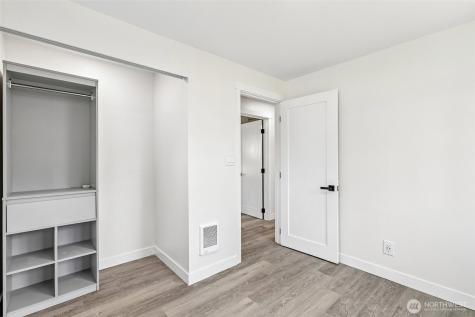 3425 NE 7th Place Renton WA 98056