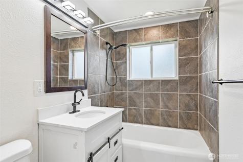 3425 NE 7th Place Renton WA 98056