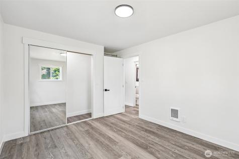 3425 NE 7th Place Renton WA 98056