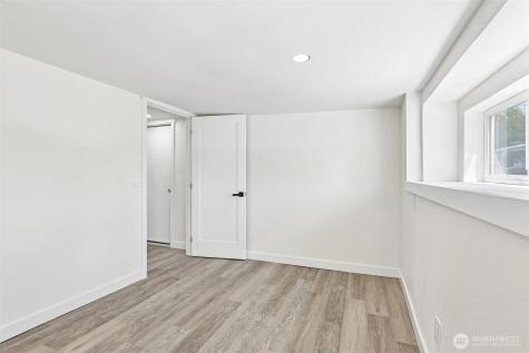 3425 NE 7th Place Renton WA 98056