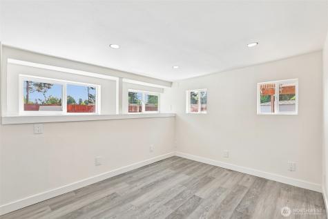 3425 NE 7th Place Renton WA 98056