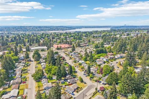 3425 NE 7th Place Renton WA 98056
