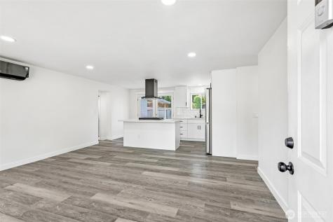 3425 NE 7th Place Renton WA 98056