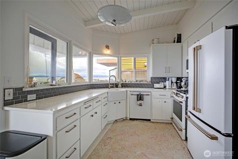 303 Arrowhead Point Lane Camano Island WA 98282