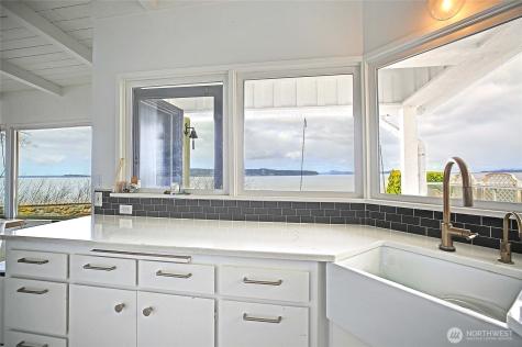 303 Arrowhead Point Lane Camano Island WA 98282
