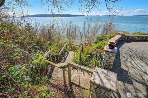 303 Arrowhead Point Lane Camano Island WA 98282