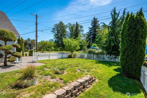 203 3rd Street NE Yelm WA 98597