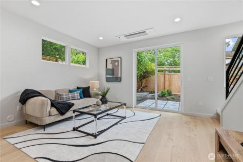6834 47th Avenue NE Seattle WA 98115