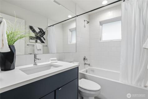 6834 47th Avenue NE Seattle WA 98115