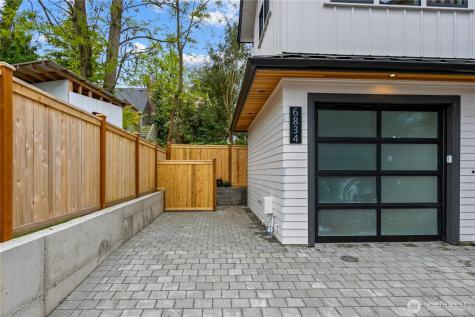 6834 47th Avenue NE Seattle WA 98115