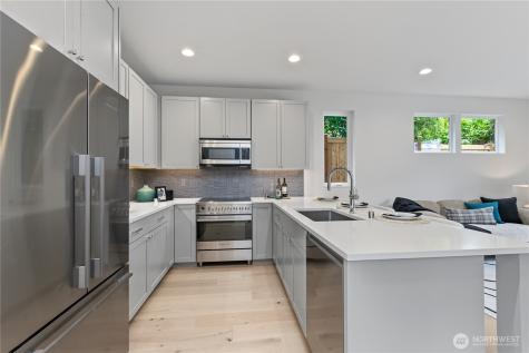 6834 47th Avenue NE Seattle WA 98115