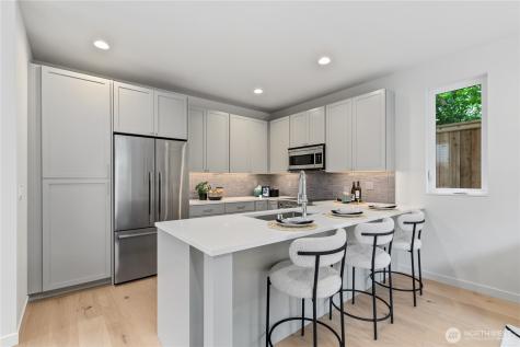 6834 47th Avenue NE Seattle WA 98115