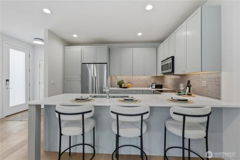 6834 47th Avenue NE Seattle WA 98115
