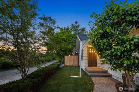 5810 57th Avenue NE Seattle WA 98105