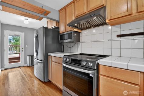 6522 38th Avenue NE Seattle WA 98115