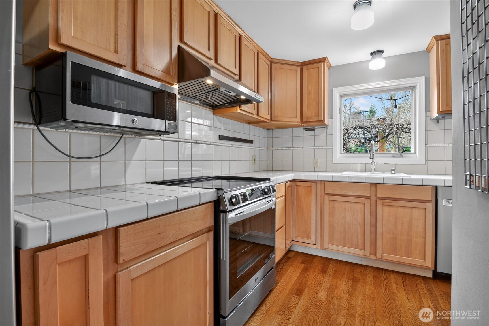 6522 38th Avenue NE Seattle WA 98115