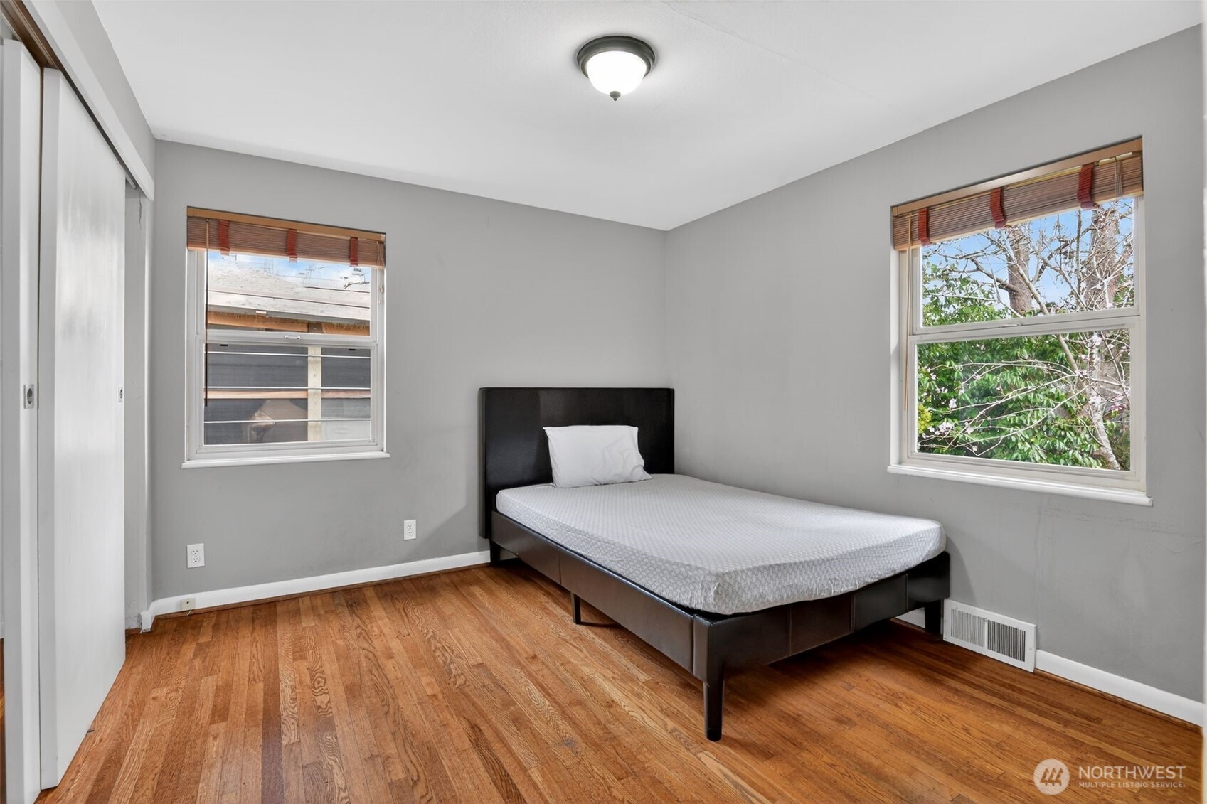 6522 38th Avenue NE Seattle WA 98115