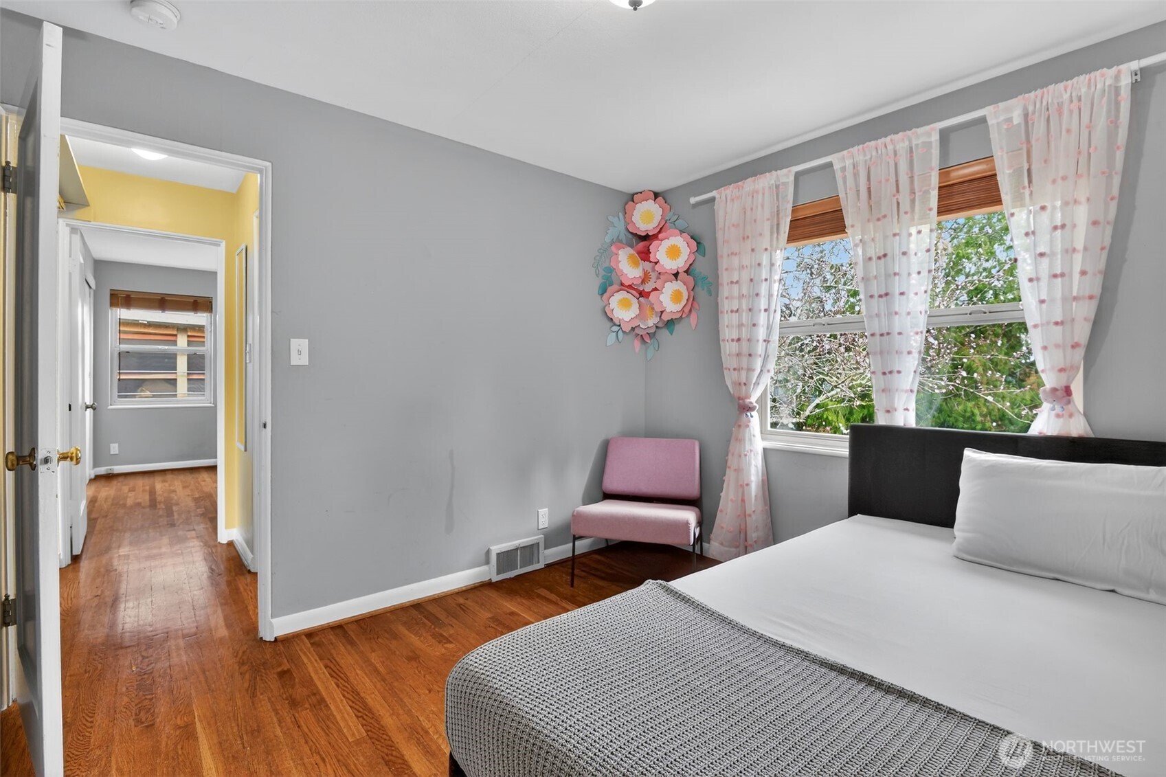 6522 38th Avenue NE Seattle WA 98115