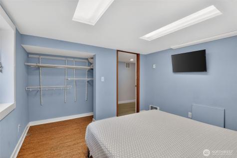 6522 38th Avenue NE Seattle WA 98115