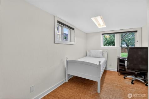 6522 38th Avenue NE Seattle WA 98115